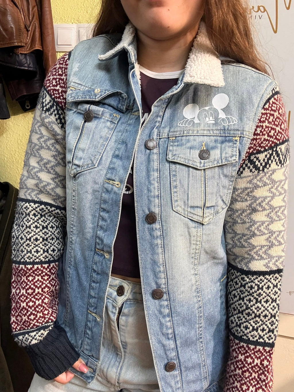 Chaqueta Vaquera con Mangas tejidas, Mickey Mouse customizada